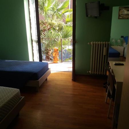 I Pini B&B Castagnito ภายนอก รูปภาพ