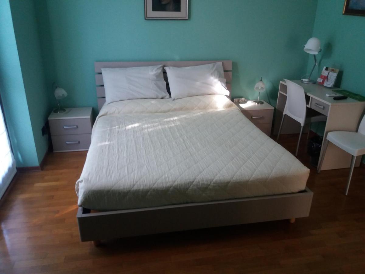 I Pini B&B Castagnito ภายนอก รูปภาพ